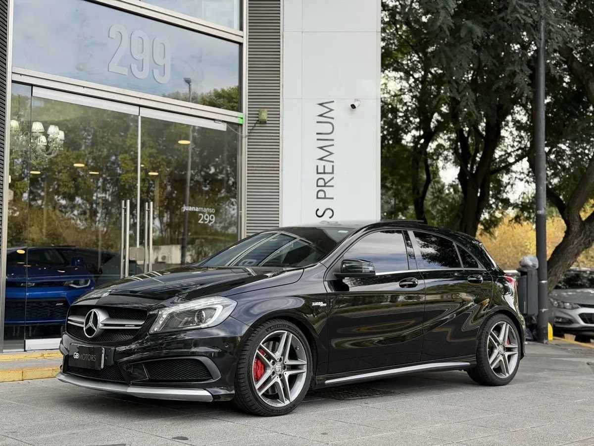 Mercedes-Benz Clase A 2.0 A45 Amg 381Cv, negro 2016, en el salón de GB Motors