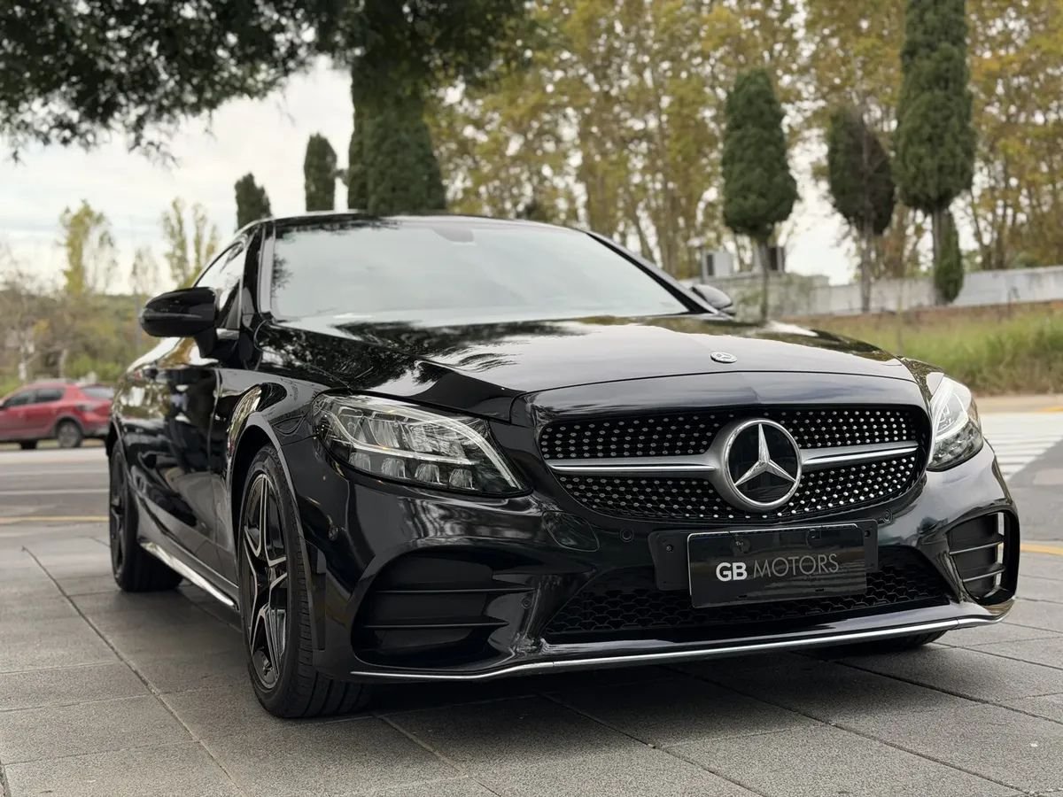 Mercedes-Benz Clase C 2.0 C300 Coupe 245cv, negro 2019, en el salón de GB Motors